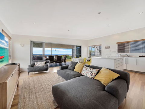 Drift Beach House - Accommodation Rockhampton 1