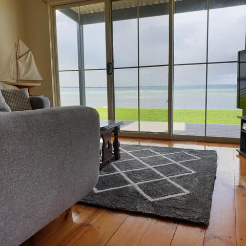 Blue Seas - Accommodation Rockhampton 0