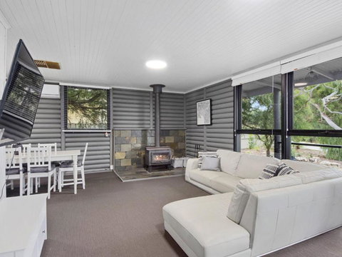 Silvers Anchor 2 Bennett Street - Accommodation Rockhampton 4