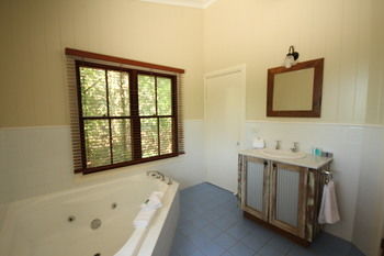 Galnyamba.Friday Creek Retreat - Accommodation Rockhampton 2