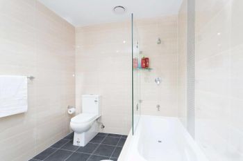 Executive Designer Apartment With Pool + Parking - Accommodation Rockhampton 6