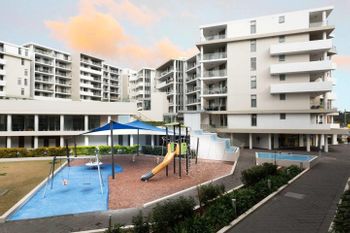 Executive Designer Apartment With Pool + Parking - Accommodation Rockhampton 3