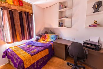 Serene Marinafront 3BR Retreat - Accommodation Rockhampton 4