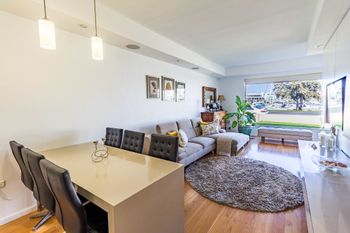 Serene Marinafront 3BR Retreat - Accommodation Rockhampton 6