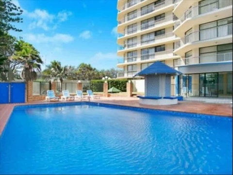 Absolute Beachfront With Views 2BR Apt - Accommodation Rockhampton 2