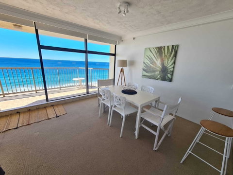 Absolute Beachfront With Views 2BR Apt - Accommodation Rockhampton 6