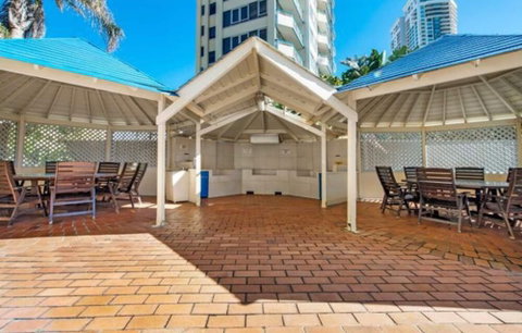 Absolute Beachfront With Views 2BR Apt - Accommodation Rockhampton 0