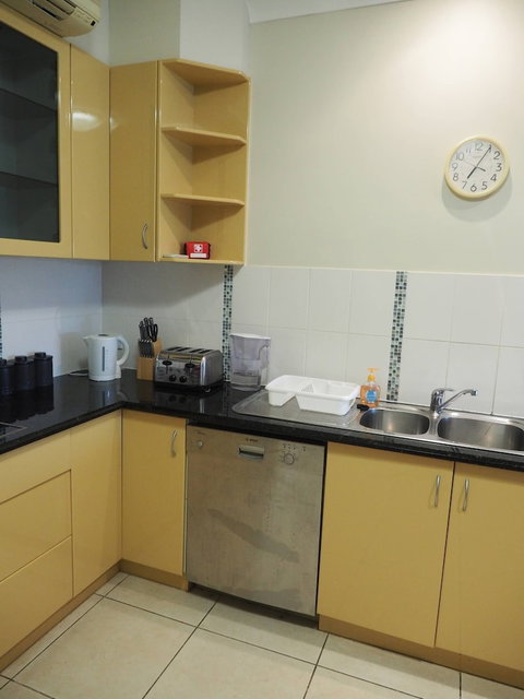 Queen Room With Airport Transfers Or Car Rental - Accommodation Rockhampton 1