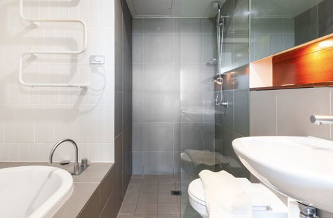 Bellevue Hill Designer - Accommodation Rockhampton 5