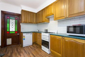 Spacious 3 Bedroom Minutes To CBD - Accommodation Rockhampton 0