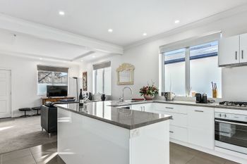 Wellington Street Cottage - Accommodation Rockhampton 0