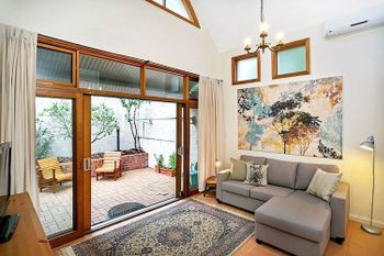 Private 1 Bdr Retreat Annandale ANDLE - Accommodation Rockhampton 0