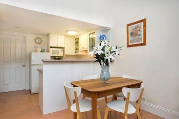 Private 1 Bdr Retreat Annandale ANDLE - Accommodation Rockhampton 3