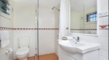 Private 1 Bdr Retreat Annandale ANDLE - Accommodation Rockhampton 2