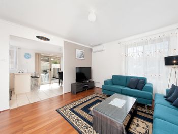 Seaclusion 2 2 Margaret Street - Accommodation Rockhampton 0