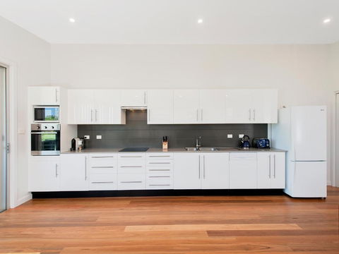 Ocean Views 41A Ocean Avenue - Accommodation Rockhampton 5