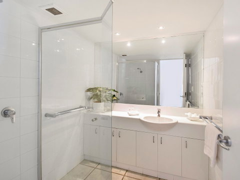Cove Point - Accommodation Rockhampton 3
