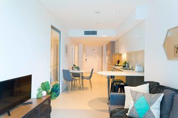 Compact Brisbane Pad With 2 Bedrooms - Accommodation Rockhampton 0