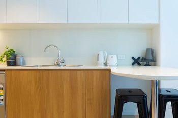Compact Brisbane Pad With 2 Bedrooms - Accommodation Rockhampton 1