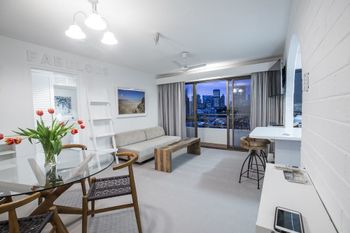 1 BR Park Breathtaking Sydney Skyline - Accommodation Rockhampton 0