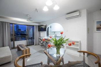 1 BR Park Breathtaking Sydney Skyline - Accommodation Rockhampton 4