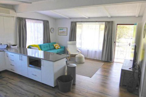 The Relax Shack At Culburra Beach Sleeps 7 - Accommodation Rockhampton 3