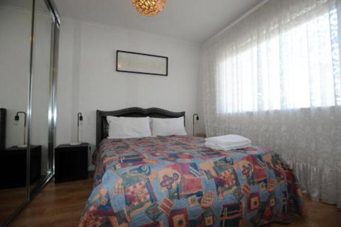 Glenelg Holiday Apartments The Broadway - Accommodation Rockhampton 3