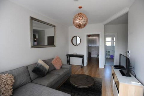 Glenelg Holiday Apartments The Broadway - Accommodation Rockhampton 7