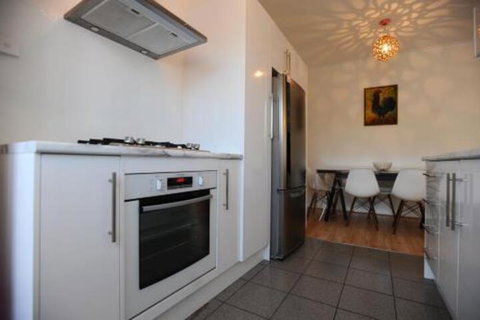 Glenelg Holiday Apartments The Broadway - Accommodation Rockhampton 4