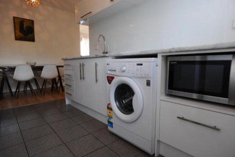 Glenelg Holiday Apartments The Broadway - Accommodation Rockhampton 6