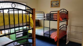 Redrocks Retreat - Accommodation Rockhampton 4