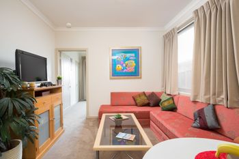 The Executive B & B - Accommodation Rockhampton 0