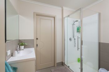 The Executive B & B - Accommodation Rockhampton 6