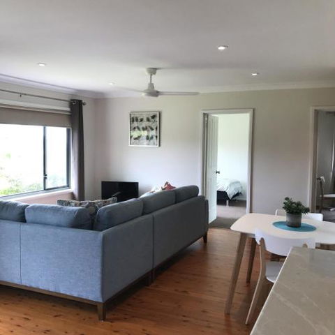 WAVES At MOLLYMOOK - Accommodation Rockhampton 2