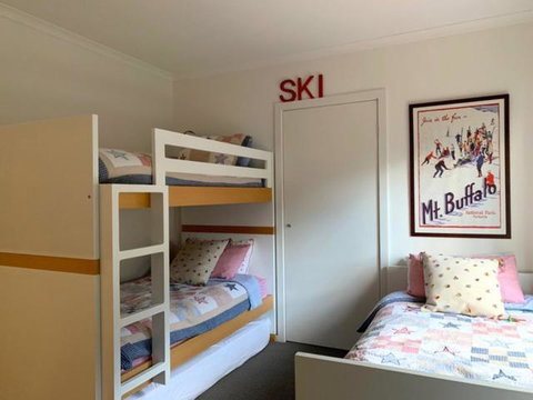 Reindeer 6 - Accommodation Rockhampton 1