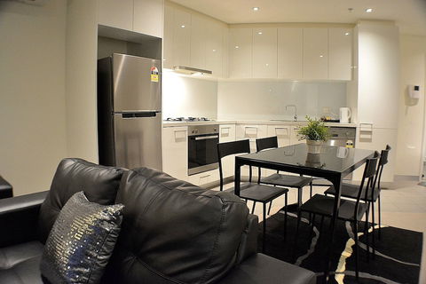 Royal Stays Apartments Southbank - Accommodation Rockhampton 2