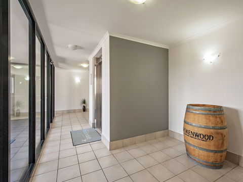 Shoal Bay Beachclub Apartments - Accommodation Rockhampton 0