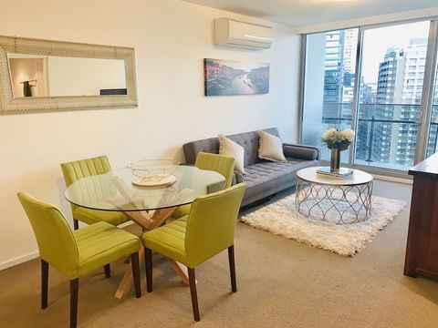 Luxury Apartment With View - Accommodation Rockhampton 0