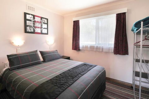 Georges Bay Apartments - Accommodation Rockhampton 3