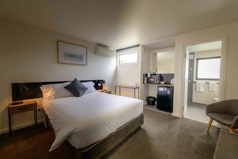 Georges Bay Apartments - Accommodation Rockhampton 2