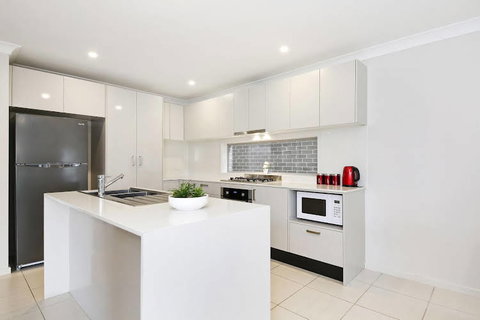 Alpine Place Villas - Accommodation Rockhampton 0