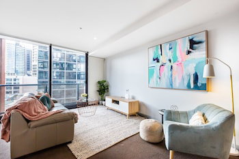 Ella, 1BDR Melbourne Apartment - Accommodation Rockhampton 6