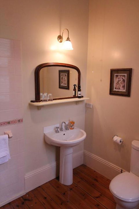 Palm House - Accommodation Rockhampton 5