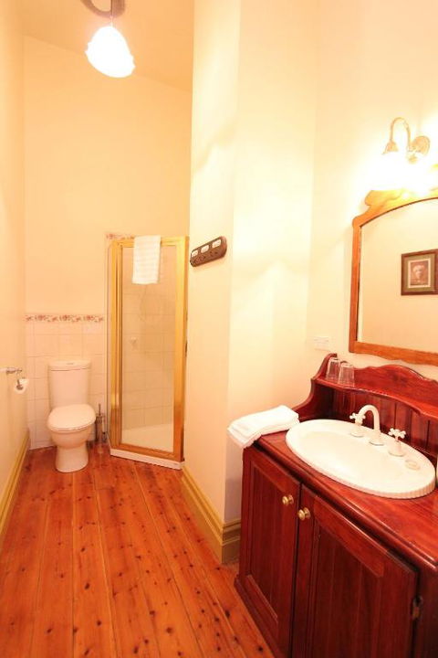 Palm House - Accommodation Rockhampton 1