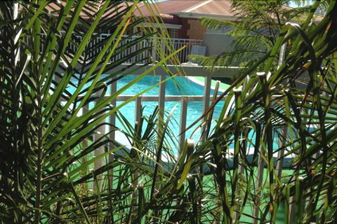 Charles Rasp Motor Inn & Cottages - Accommodation Rockhampton 5