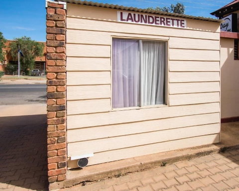 Daydream Motel And Apartments - Accommodation Rockhampton 0