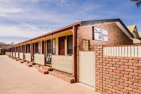 Daydream Motel And Apartments - Accommodation Rockhampton 3