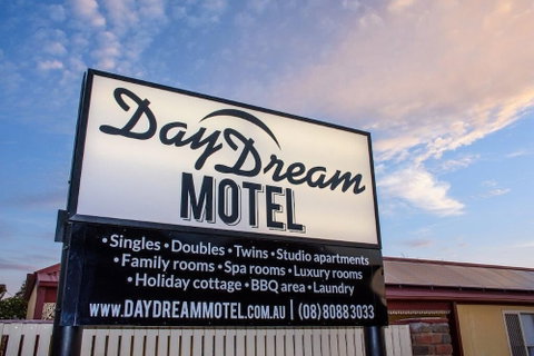 Daydream Motel And Apartments - Accommodation Rockhampton 4