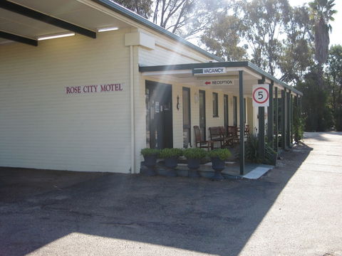 Rose City Motor Inn - Accommodation Rockhampton 1