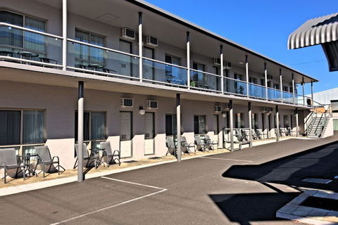 New England Motor Inn - Accommodation Rockhampton 7